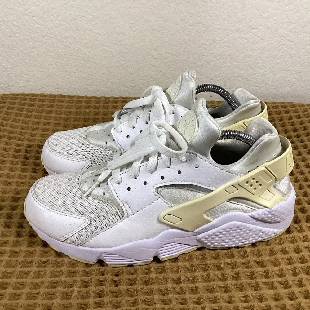 Nike Air Huarache Triple White Mens Sz 9.5 Running Shoes Sneakers 318429-111